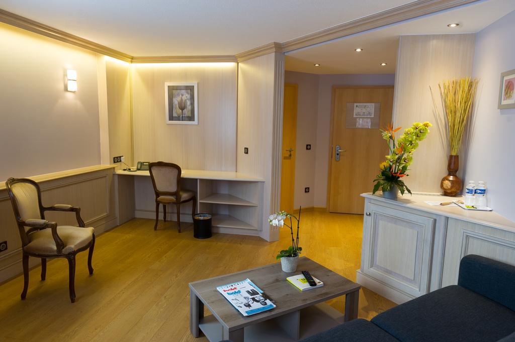 Cottage Logis Hotel - Restaurant Дуделанж Екстериор снимка